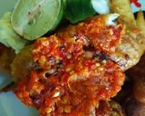 Foto langkah ke 4 dari resep Ayam Penyet Sambal Bawang Simpel.