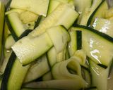Foto del passaggio 1 della ricetta Zucchine marinate agrodolci