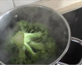 Foto del paso 3 de la receta: Bacalao con puré de apio y brócoli con kiwi