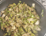 Foto del paso 2 de la receta: Macarrones de lentejas con salsa de puerro, berenjena y anchoas