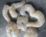 A picture of step 2 of Khao pad goong.