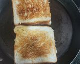 A picture of step 4 of Chicken ranchi dressing sauce sandwiches.