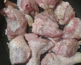 Foto del paso 1 de la receta: Pollo con setas en salsa