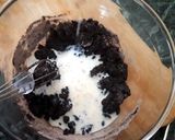 A picture of step 2 of Kitkat choco waffer cake.