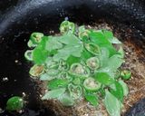 A picture of step 3 of Okra onions (Bhindi piyaz).