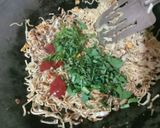 Foto langkah ke 4 dari resep Mie Goreng Kampung.