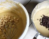 Foto langkah ke 3 dari resep Muffin cheese chocochip no mixer.
