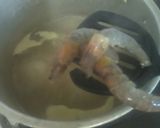 Foto langkah ke 2 dari resep Sup udang tahu gambas.