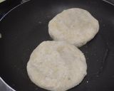 Foto del paso 3 de la receta: Arepas🫓de maíz🌽peto y queso🧀fresco🥯