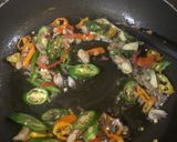 Foto langkah ke 1 dari resep Ayam Suwir Sambal Embe Basah.