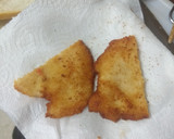 Foto del paso 1 de la receta: Bocadillo de pechuga frita con pimiento, queso y papas fritas