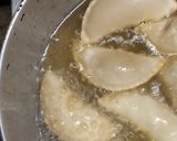 A picture of step 5 of Mava gujiya.