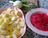 Foto del paso 1 de la receta: Papas (patatas) entomatadas al romero