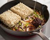 صورة لخطوة 3 من وصفة رامن الياباني🇯🇵 ラーメン