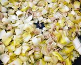 Une image de l'étape 1 de Tagliatelles à la crème et endives.
