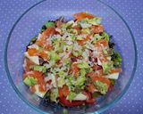 Foto del paso 3 de la receta: Ensalada de salmón, sucedáneo de caviar, aguacate y queso