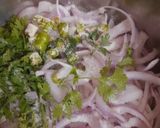 कांदा भजी (kanda bhaji recipe in marathi) रेसिपी स्टेप 1 फोटो 