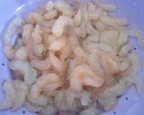 Foto del passaggio 1 della ricetta Insalata con gamberi nell'ananas