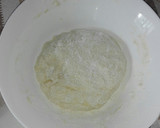 Foto del paso 1 de la receta: Pizza de masa fina con huevo, atún y jamón serrano