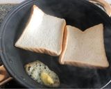Hình bước làm 2 của món 🥪 Sandwich Sáng Nhanh Ngon Với Phô Mai Tươi Kiri, Trứng, & Bacon 🥓