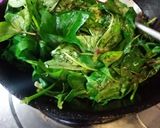 Foto langkah ke 1 dari resep Tumis Kuah Daun Ketela.