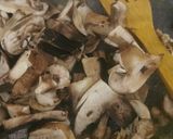 صورة لخطوة 3 من وصفة ستيك بصوص المشروم