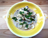 Foto del paso 5 de la receta: Bacalao con chirlas en salsa al vino blanco para la Semana Santa
