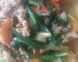รูปขั้นตอนการทำที่ 4 ของ ผัดเห็ดนางฟ้าเต้าหู้หมูสับ