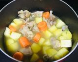 Hình bước làm 3 của món Móng giò 🐷 ninh khoai tây🥔🥔