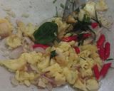Foto langkah ke 3 dari resep 104. Nasi Goreng Daun Jeruk.