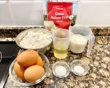 Foto del paso 1 de la receta: Pastel salado con queso y aceitunas