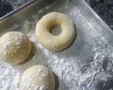Foto langkah ke 3 dari resep Donat krispy no telur.