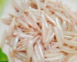 Hình bước làm 1 của món Cá cơm kho tiêu
