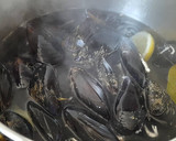 Foto del paso 1 de la receta: Merluza a la marinera