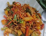 Foto langkah ke 3 dari resep Mie goreng spesial.