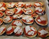 Foto del passaggio 2 della ricetta Pizzette di melanzana al forno