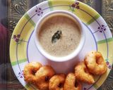 A picture of step 11 of Medu Vada with Coconut Chutney.