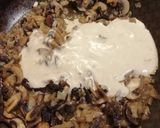 Foto del paso 2 de la receta: Pasta cremosa con portobello y hongo de pino
