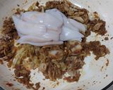 Foto del paso 5 de la receta: Cazuela de calamares con col y garbanzos estofados