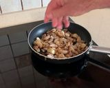 Foto del paso 1 de la receta: Habitas, bacalao y setas