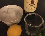 A picture of step 1 of Whisky smash cocktail.