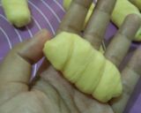 Foto langkah ke 2 dari resep Homemade Cheese Roll.