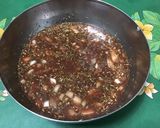 Une image de l'étape 9 de Marinade épicée au vin rouge, tomates et herbes aromatiques.