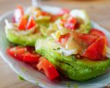 Une image de l'étape 2 de Salade d'avocats garnis.