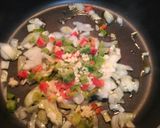 Foto del paso 3 de la receta: Pollo en salsa con huevo