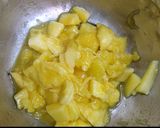 A picture of step 2 of Layered mango lassi.