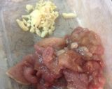รูปขั้นตอนการทำที่ 1 ของ หมูกระเทียม ไข่ดาว