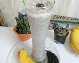 A picture of step 3 of Healthy Black Sesame and Banana Smoothies.