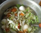 Foto langkah ke 4 dari resep Sayur Sop Telur Puyuh.