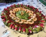 Une image de l'étape 7 de Salade terre et mer aux crevettes,radis,tomates,concombre,laitue,oignon et ciboulette.